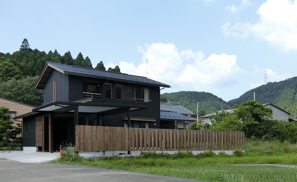 〜山なみに見惚れて〜 <br> 「鳥羽上町の家」